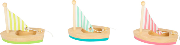 Wasserspielzeug Segelboote aus Holz und Stoff